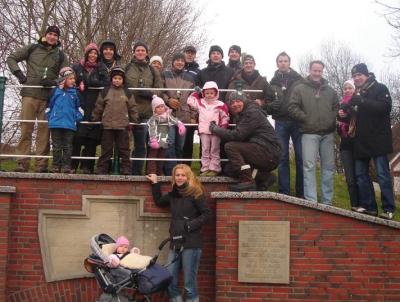 Das Gruppenbild vom 17.(?) Boßeln am 27.12.2007. Leider war die Gruppe diesmal ziemlich ausgedünnt, da z. B. Babsi, Ollo, Lolli, Peter, Dani, Lui,... nicht dabei waren. Nächstes Jahr wieder!